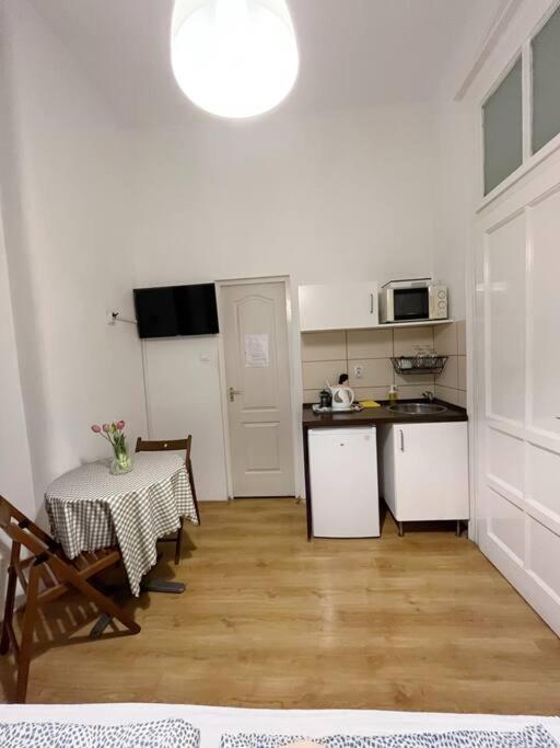 12# Sunflower Cozy Apartment Budapest Bagian luar foto