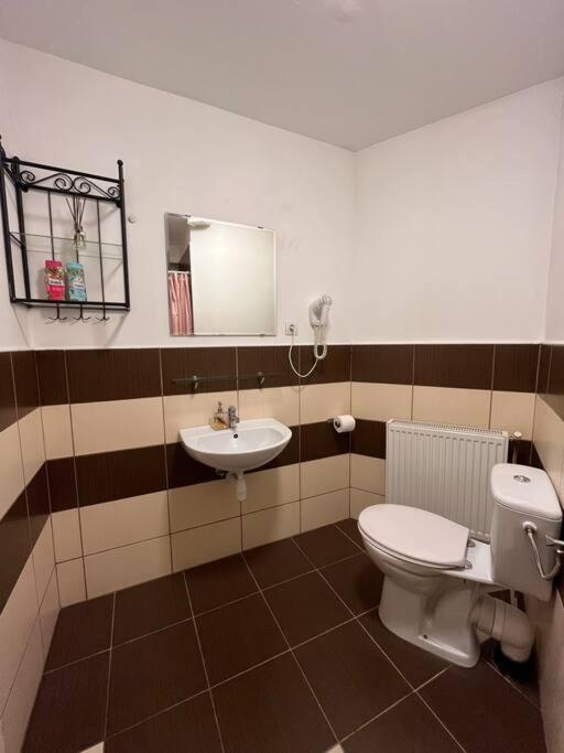 12# Sunflower Cozy Apartment Budapest Bagian luar foto