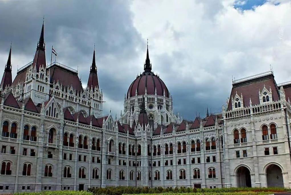 12# Sunflower Cozy Apartment Budapest Bagian luar foto