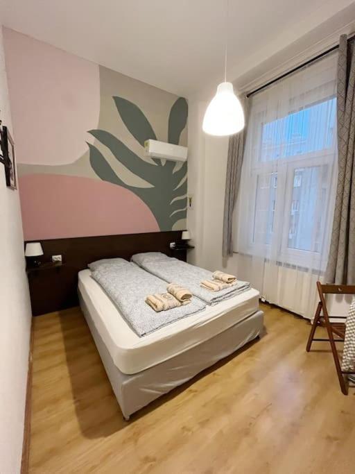 12# Sunflower Cozy Apartment Budapest Bagian luar foto