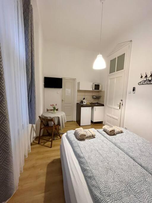 12# Sunflower Cozy Apartment Budapest Bagian luar foto