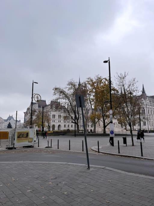 12# Sunflower Cozy Apartment Budapest Bagian luar foto