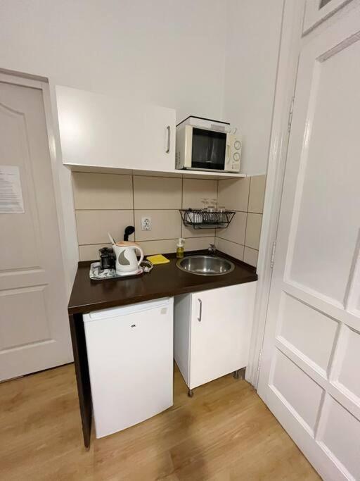 12# Sunflower Cozy Apartment Budapest Bagian luar foto